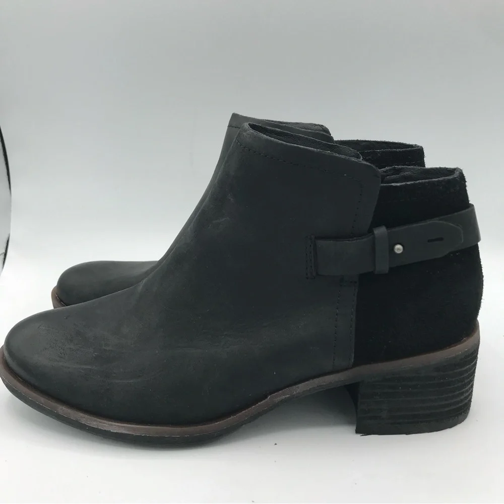 NWOB KORKS Kork-Ease Sonya Black‎ Leather Ankle Booties Sz 7 Zipper Distressed